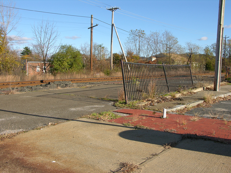 train stop in old city